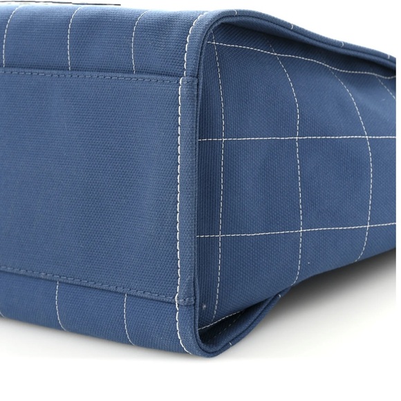 CHANEL DEAUVILLE TOTE WITH POUCH LIKE NEW CONDITION/NO FLAWS - Picture 3 of 8